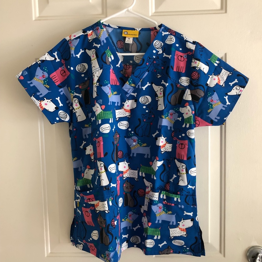 NWT Pet Print WonderWink Scrub Top